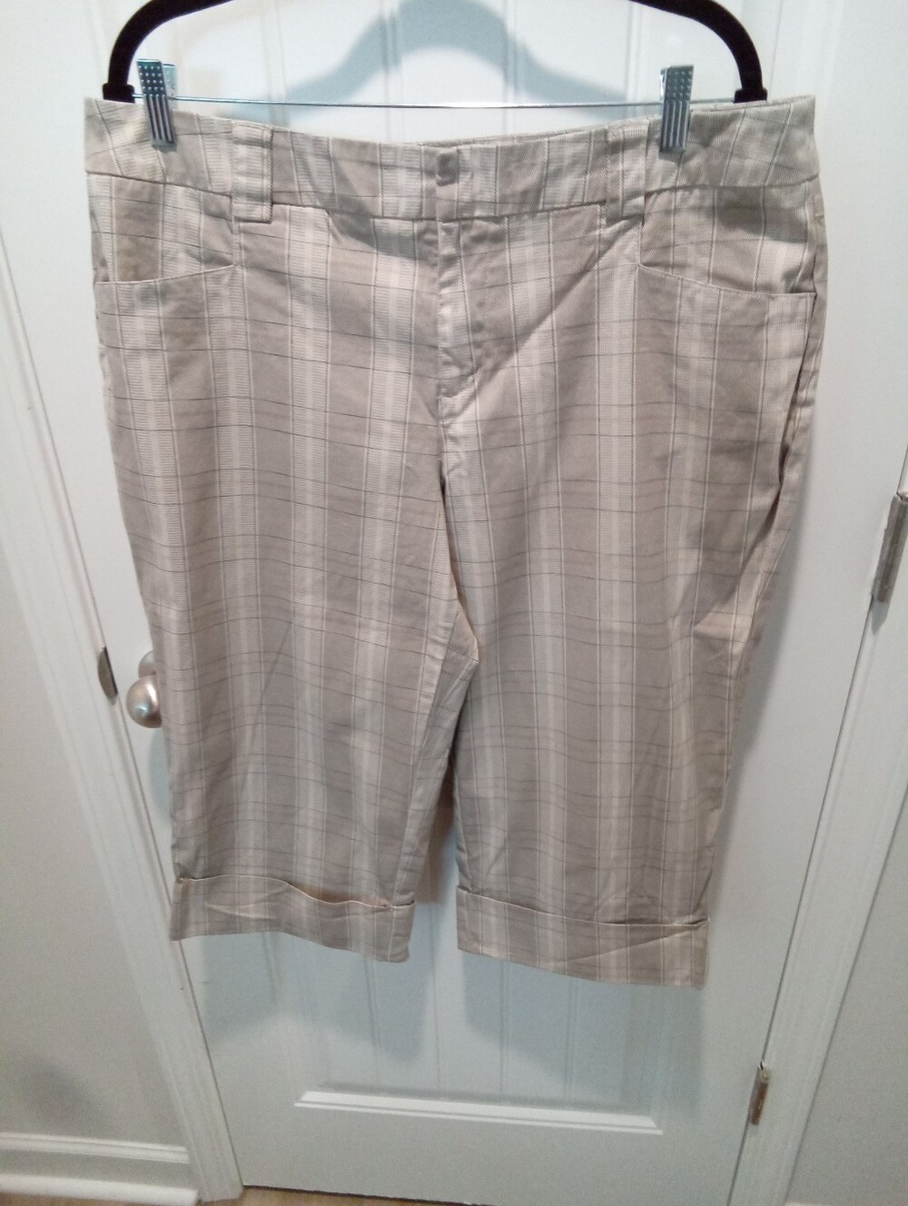 Venezia Plus Size 18 Beige and White Plaid Cuffed Capris